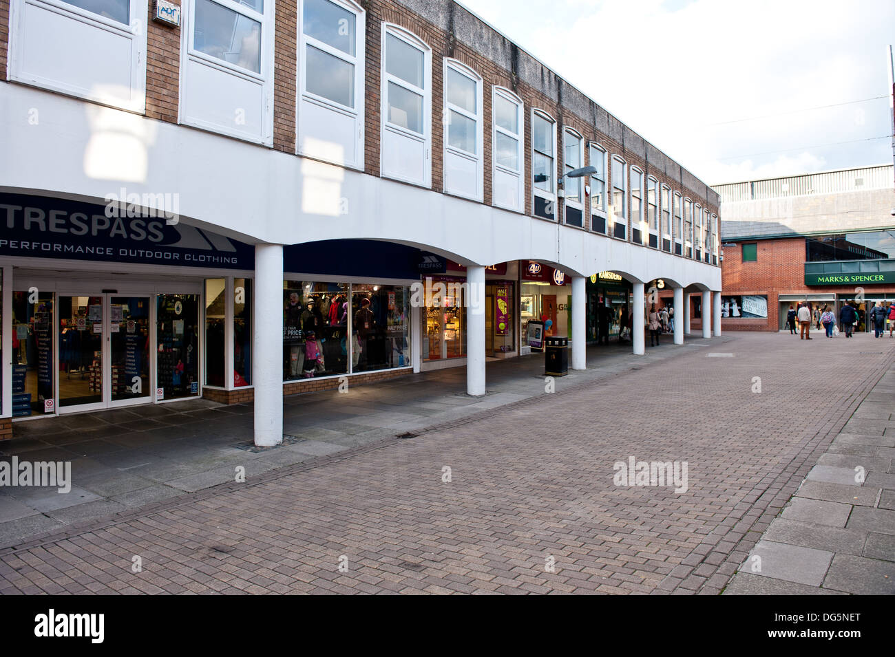 Blick auf rot-Straße in der Stadt Carmarthen, Carmarthenshire, Wales, UK Stockfoto