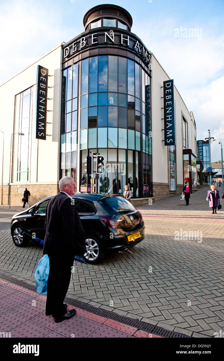 Eine Ansicht von Debenhams Kaufhaus am St. Catherine Spaziergang in der Stadt Carmarthen, Carmarthenshire, Wales, UK Stockfoto