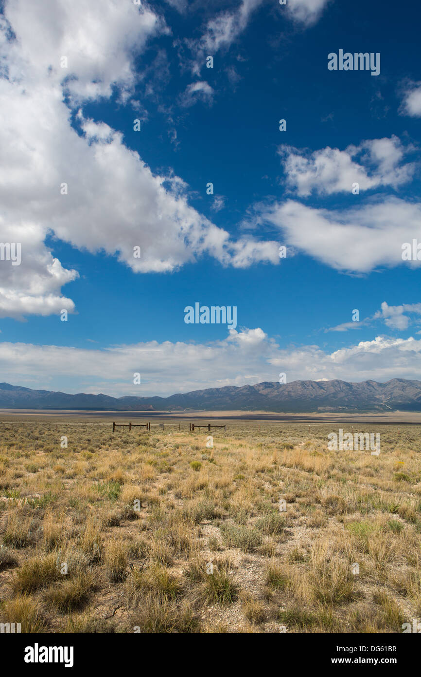 Ladscape auf der Nevada Highway 50. Route 50 oder die einsamste Straße in Amerika, Nevada Stockfoto Ladscape auf der Nevada Highway 50. Route 50 oder die einsamste Straße in Amerika, Nevada Stockfoto