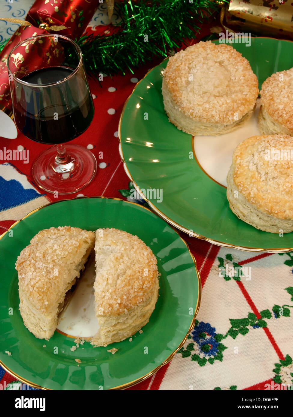 Mince Pies und Mulled wine. Stockfoto