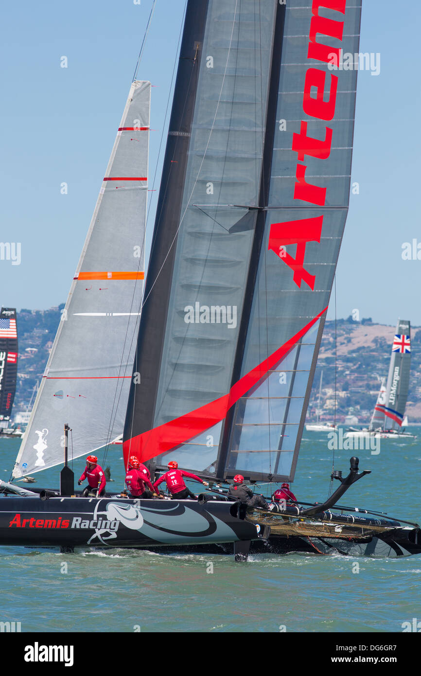 Britische und amerikanische Team versuchen, das schwedische Team in der Bucht von San Francisco während des Finales der Amerika überholen " Stockfoto