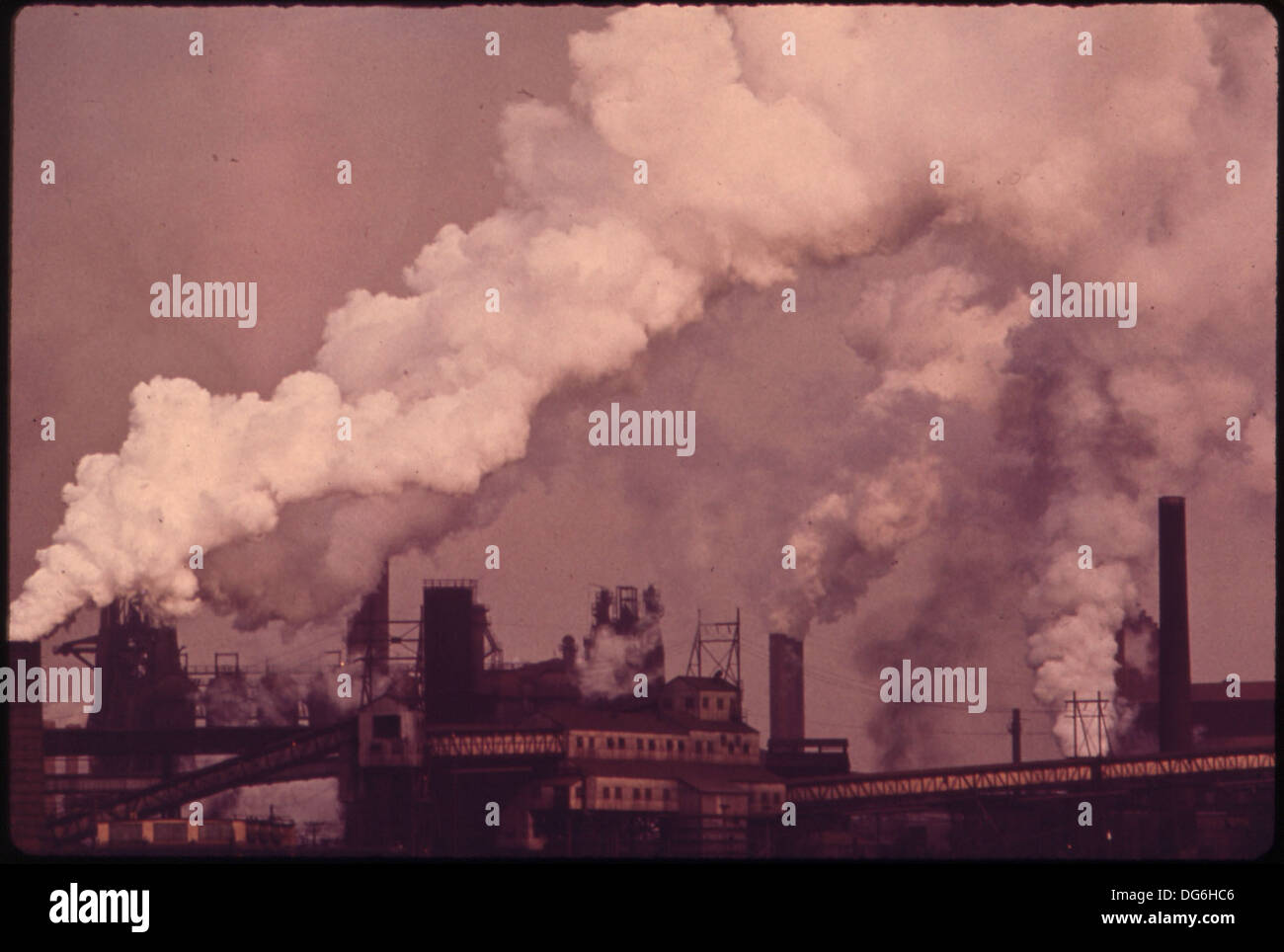 Das Bethlehem Steel Plant in Spatrows Point war ein bedeutender Industriestandort in Maryland, bekannt für seine Stahlproduktion und seine Rolle in der amerikanischen Wirtschaft im 20. Jahrhundert. Stockfoto