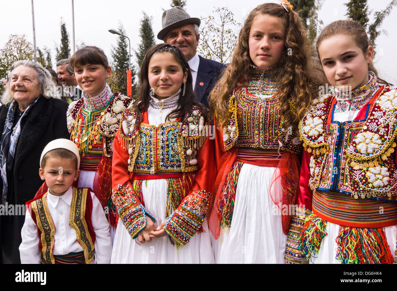Albanische Mädchen in Tracht zu feiern das Neujahr der Bektaschi in Tirana, Albanien Stockfoto