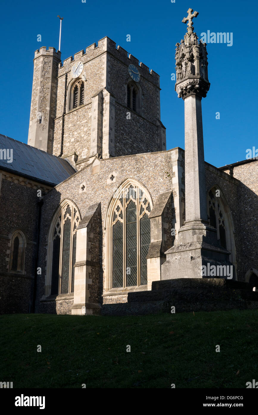 St.-Peters-Kirche und die Smith-Dorrien-Denkmal Berkhamsted, Hertfordshire UK Bildnachweis: David Levenson / Alamy Stockfoto