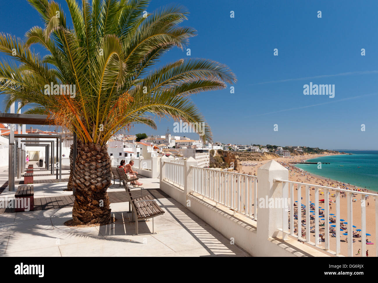 Portugal, Algarve, Albufeira Promenade und Strand Stockfotografie Alamy