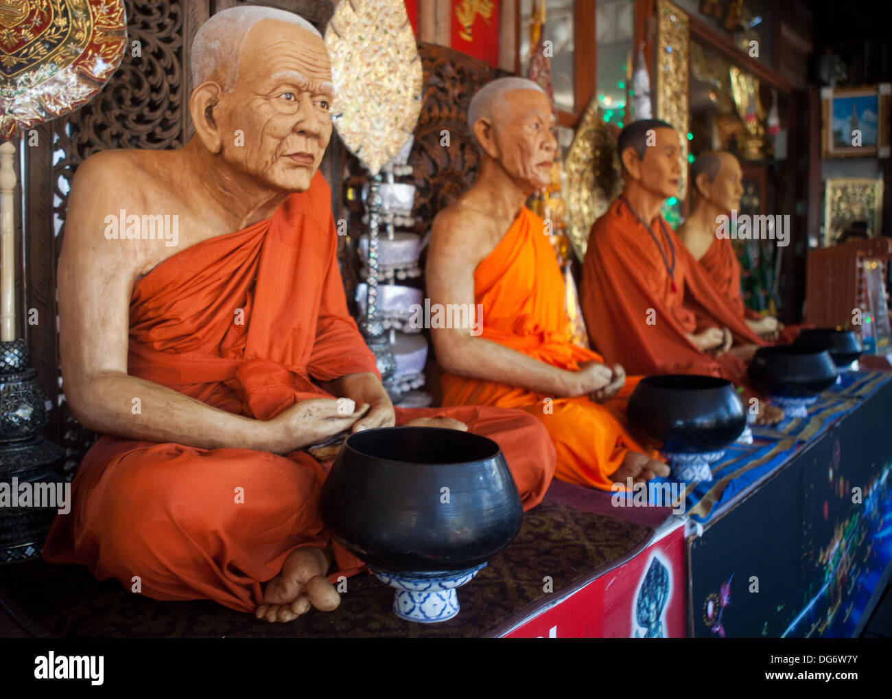 Buddhistische Figuren in den Straßen von Bangkok thailand Stockfoto