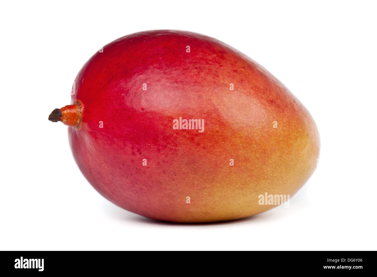 Ganz reif und saftig Mango auf weißem Hintergrund Stockfoto