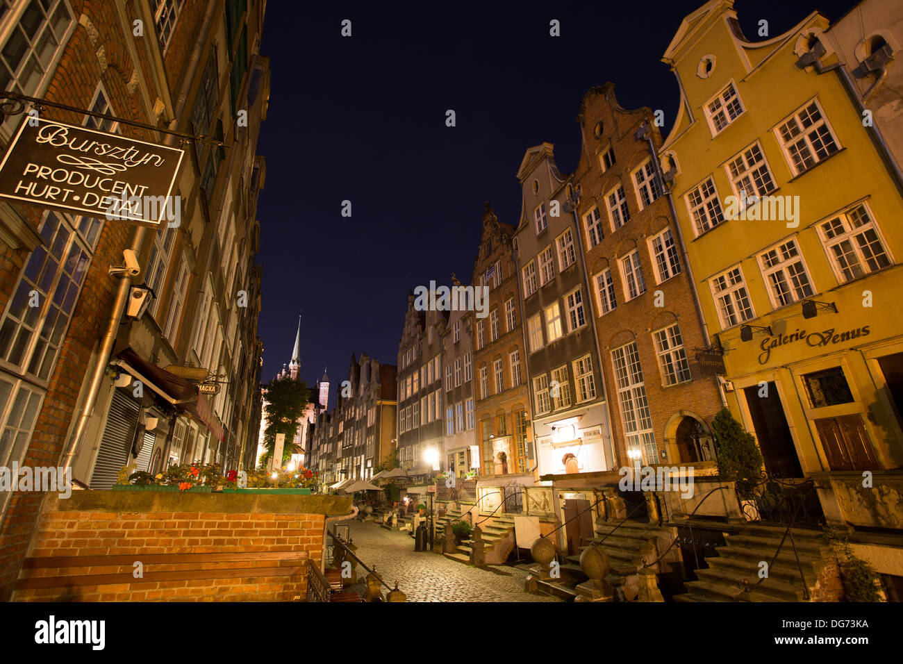 Danzig, Polen, 20. SEPTEMBER: Typische kleine Geschäfte in der Nacht in der Altstadt von Danzig, September 2013. Danzig ist eine Stadt in Polen Stockfoto
