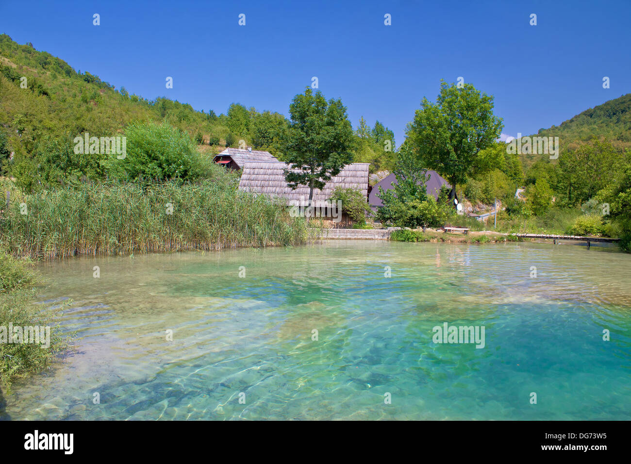 Türkisfarbenen Wasser des Korana Dorf im Nationalpark Plitvicer Seen Stockfoto