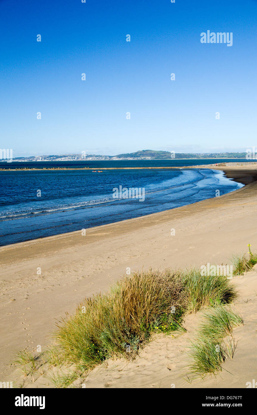 Aberavon Beach, Port Talbot, mit Blick über Swansea Bay, South Wales. Stockfoto