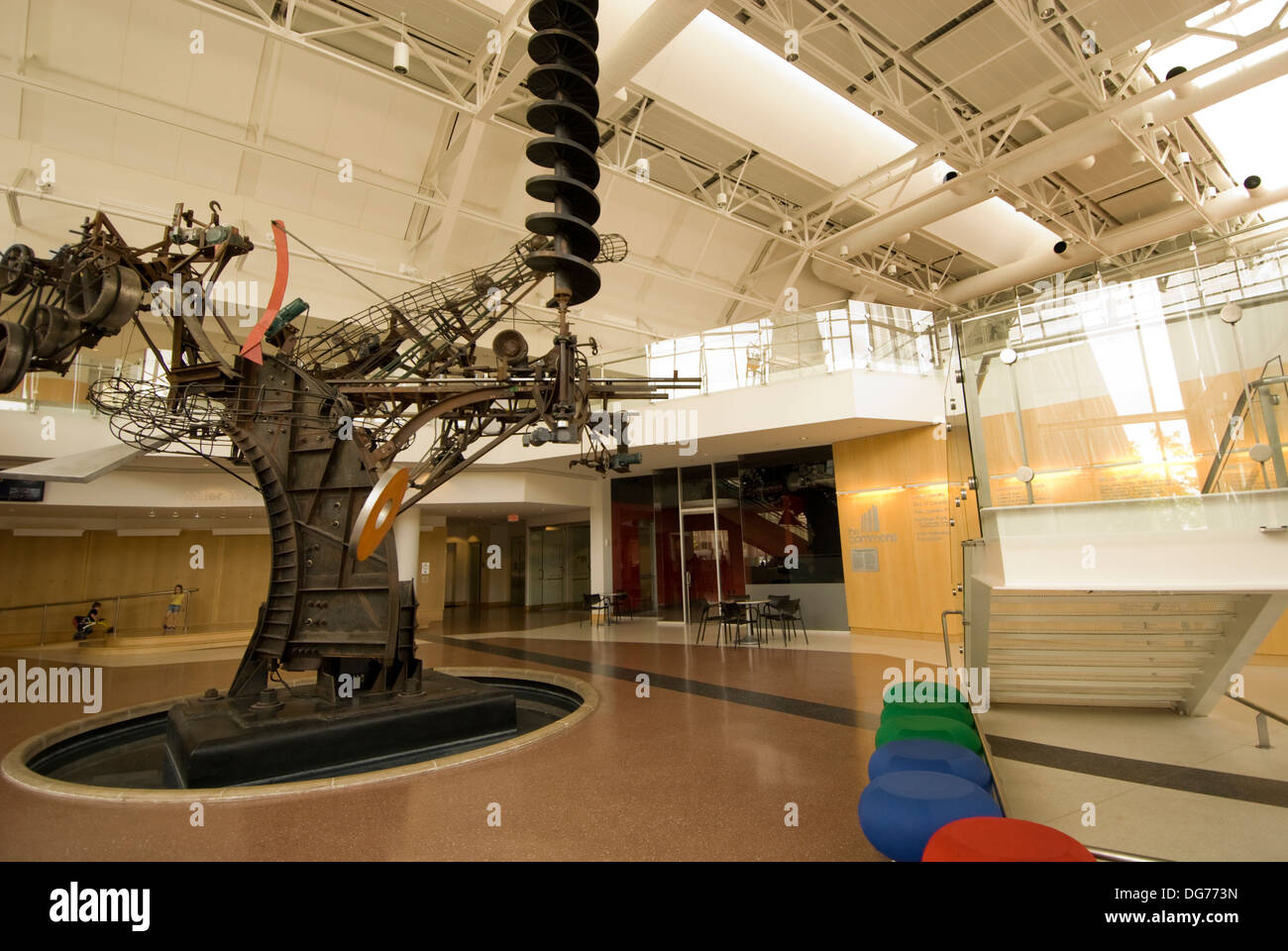 Chaos ist eine kinetische Skulptur von Jean Tinguely, befindet sich im The Commons, in der Innenstadt von Columbus, Indiana. Stockfoto