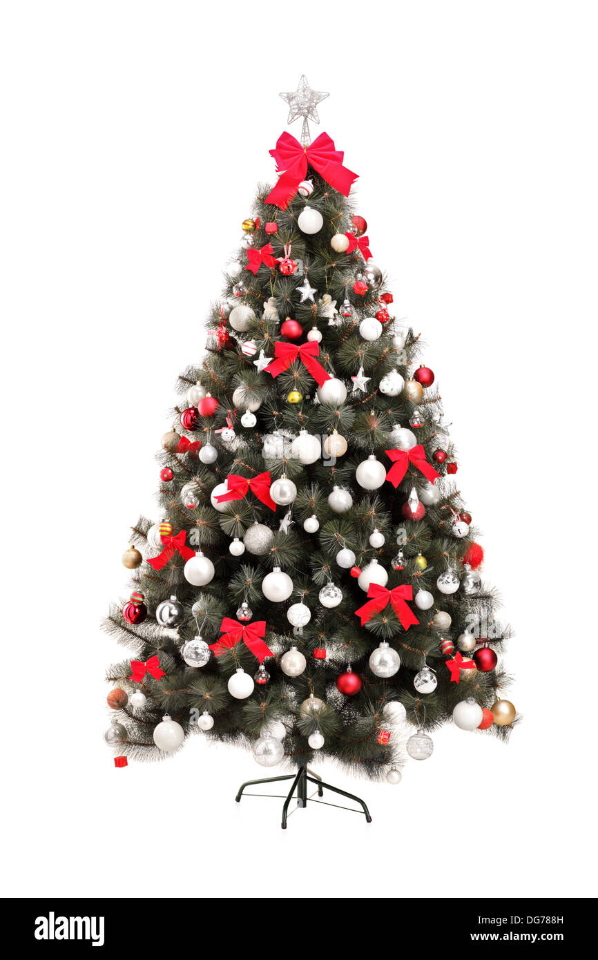 Geschmückter Weihnachtsbaum isoliert auf weißem Hintergrund Stockfoto
