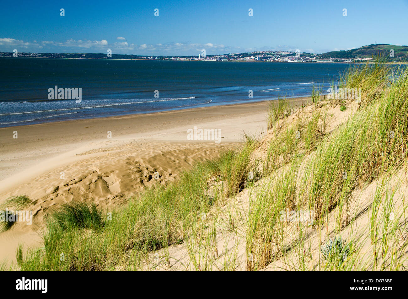 Aberavon Beach, Port Talbot, mit Blick über Swansea Bay, South Wales. Stockfoto