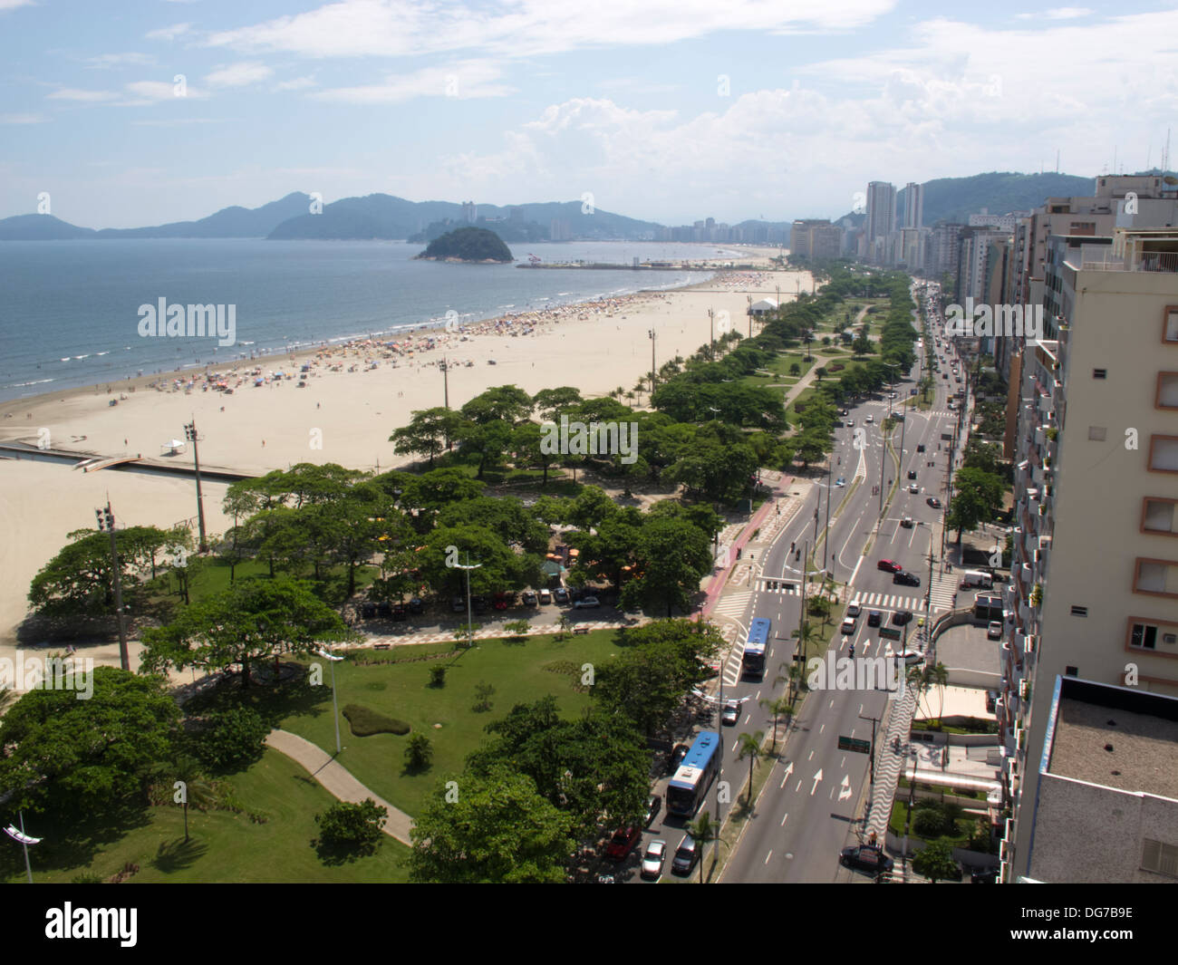 Draufsicht der Beach Avenue bei Santos City, Sao Paulo State Ufer, Brasilien Stockfoto