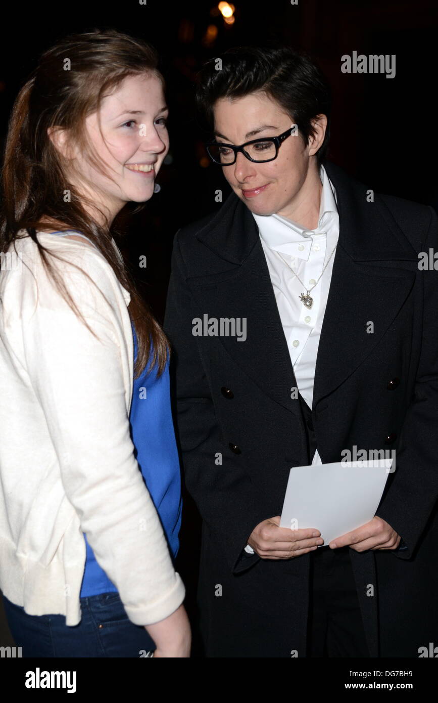 London UK, 15. Oktober 2013: Sue Perkins kommen bei der Haltung Magazine Awards 2013 bei den Royal Courts of Justice. © Siehe Li/Alamy Live News Stockfoto