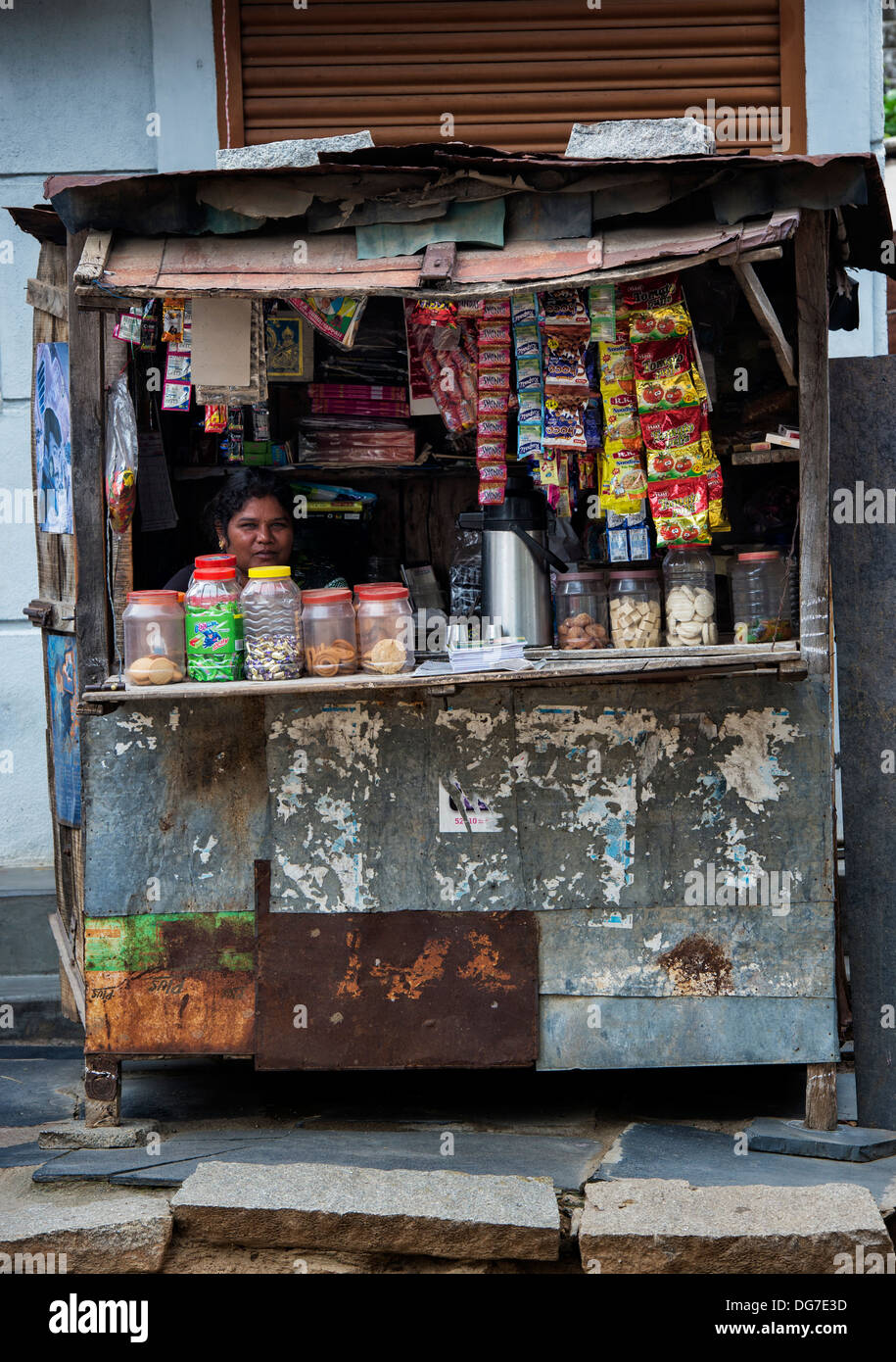 Ländliche Straße Indian Shop / Hütte. Andhra Pradesh, Indien Stockfoto