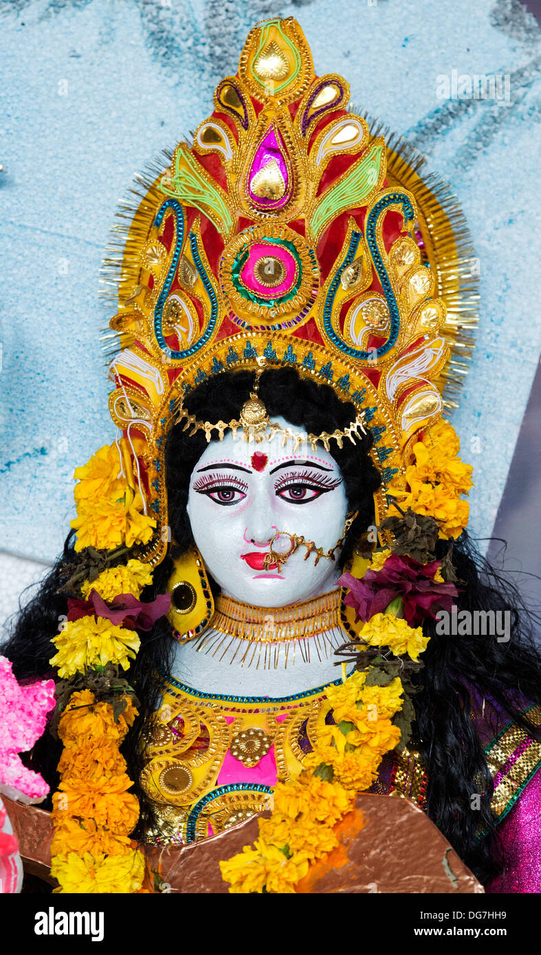 Saraswati. Hindu-Göttin Gottheit Statue. Andhra Pradesh, Indien Stockfoto