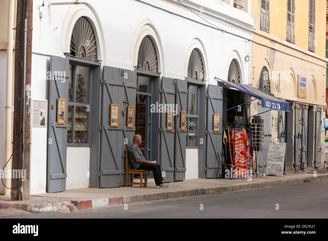 Senegal St. Louis. L'Agneau Fleischfresser, bietet Bücher und historische Fotos. Stockfoto