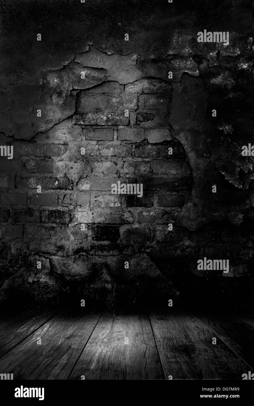 geheimnisvollen dunklen Raum mit zerstörten Mauer Stockfoto
