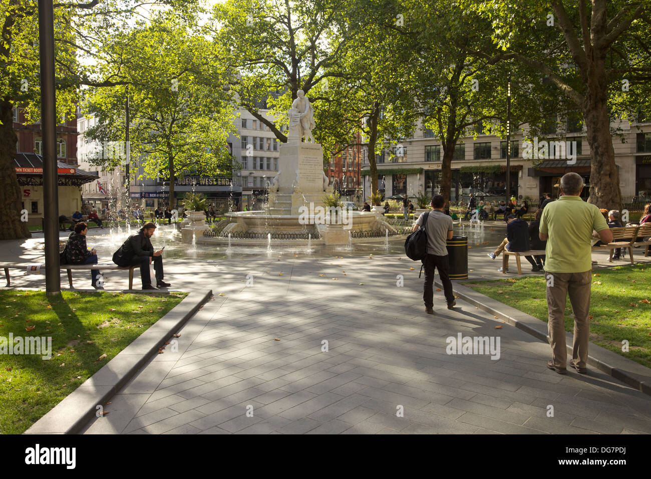 Statue von William Shakespeare am Leicester Square, London, England Stockfoto