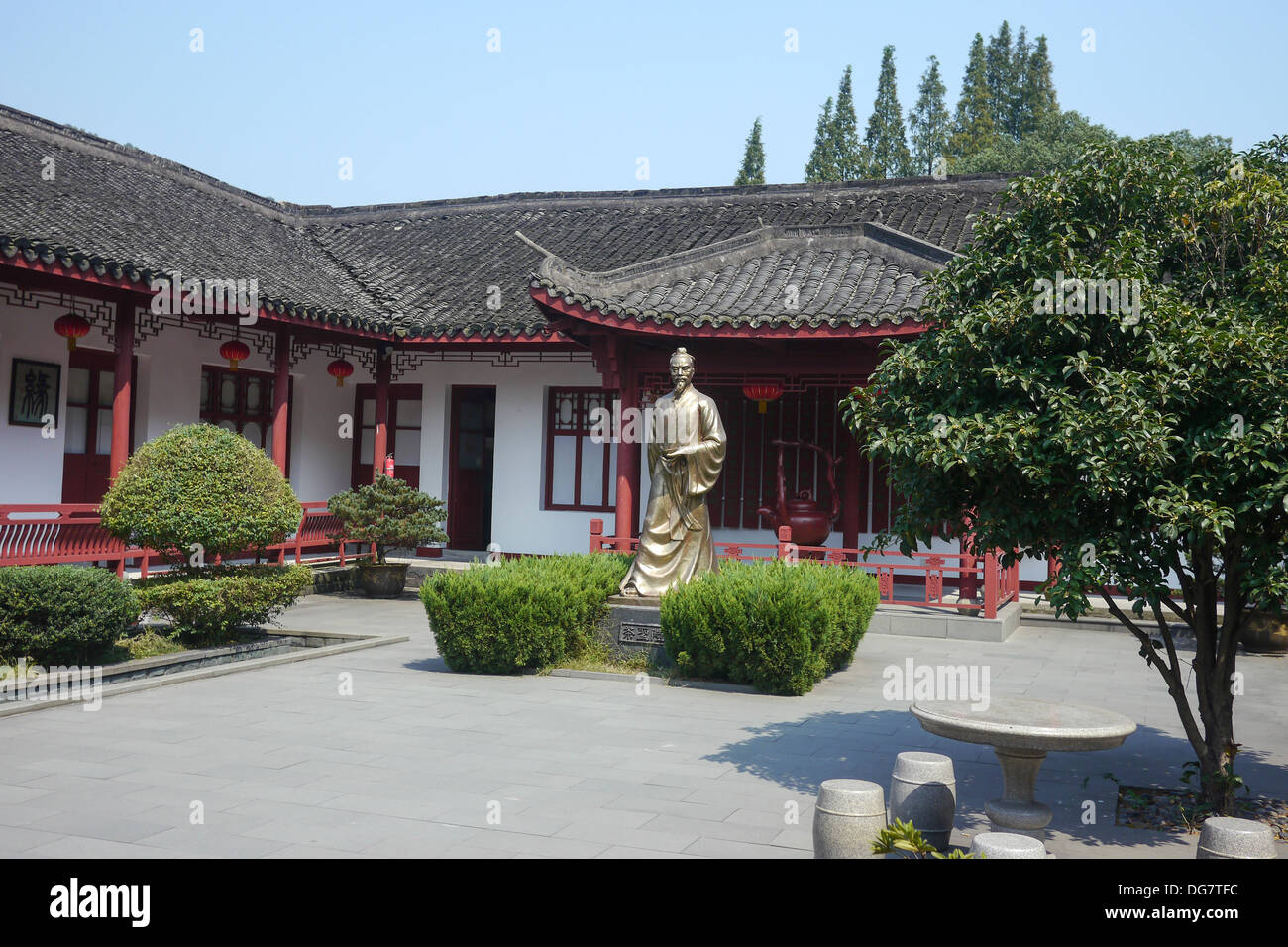 Statue von Lu Yu Teamaster of China Mei Jia Wu Teeplantage, Hangzhou Stockfoto