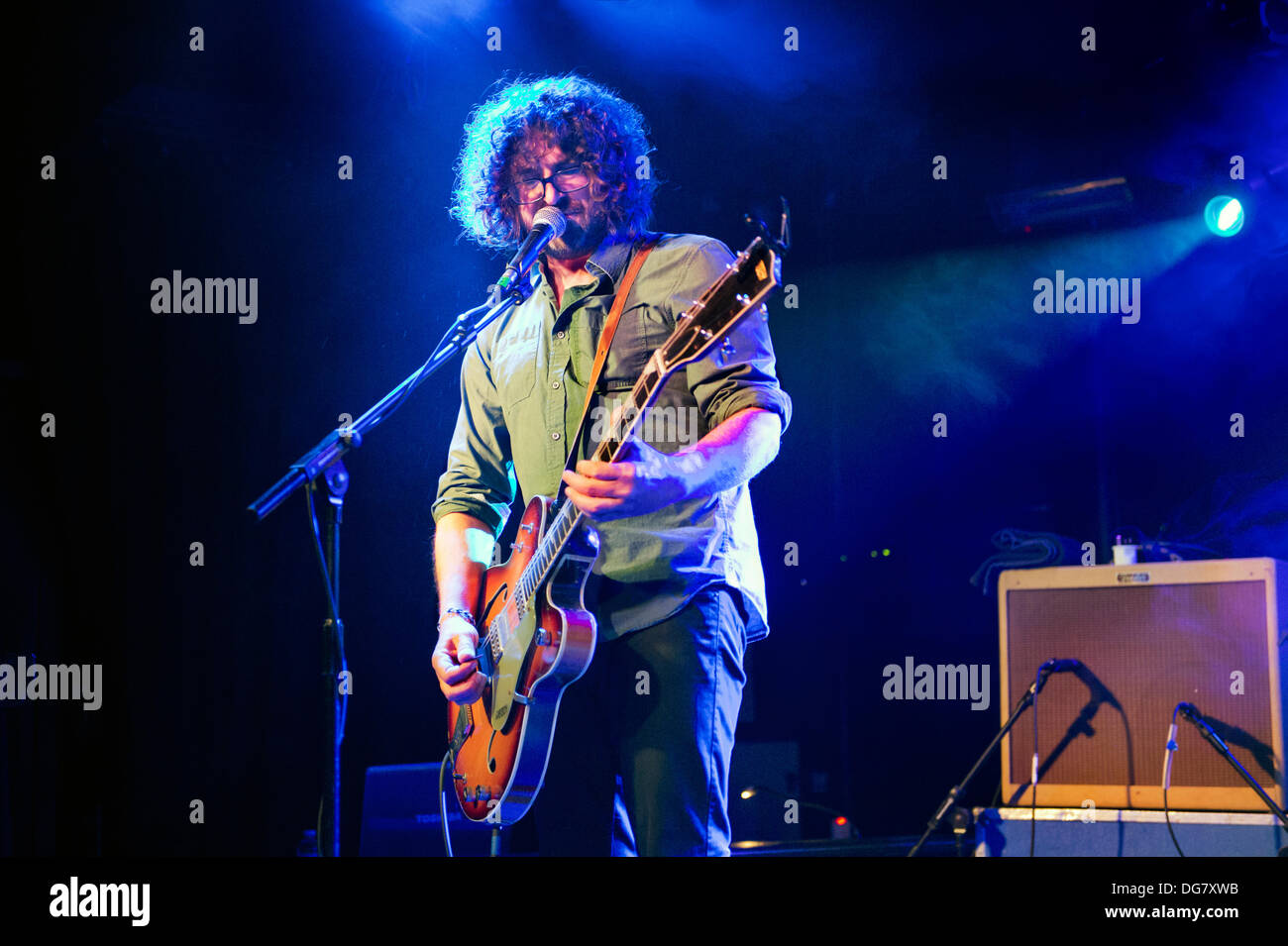 Manchester, UK. 15. Oktober 2013. US-Indie-Rock-Band Sebadoh spielen eine der zwei UK-Daten in Manchester Academy, 15. Oktober 2013. Lou Barlow Songwriter, Gesang, Gitarre und Bass. © John Bentley/Alamy Live-Nachrichten Stockfoto