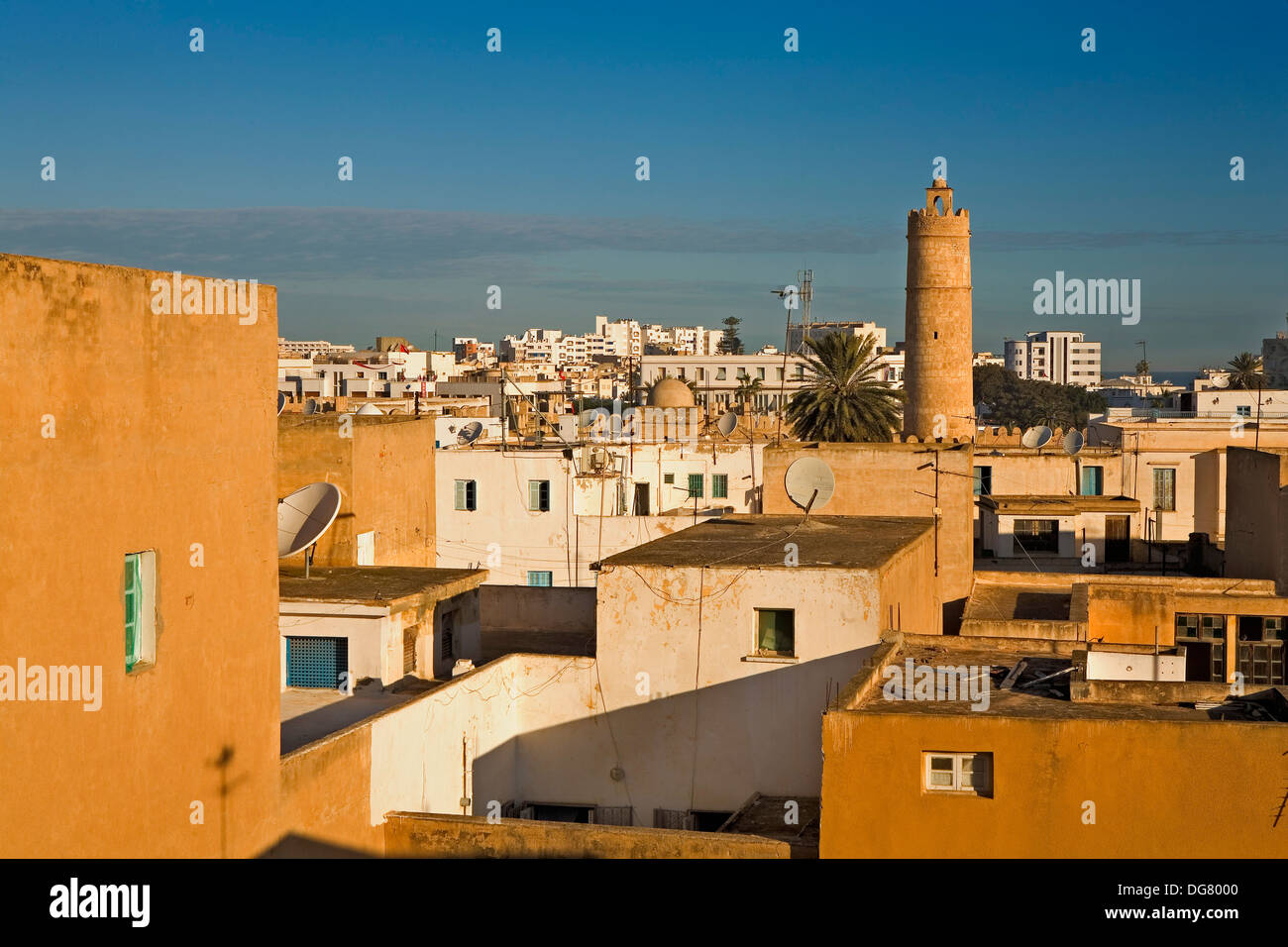 Tunez: Sousse.Roofs der Medina, im Hintergrund auf der rechten Seite der Ribat-Turm Stockfoto