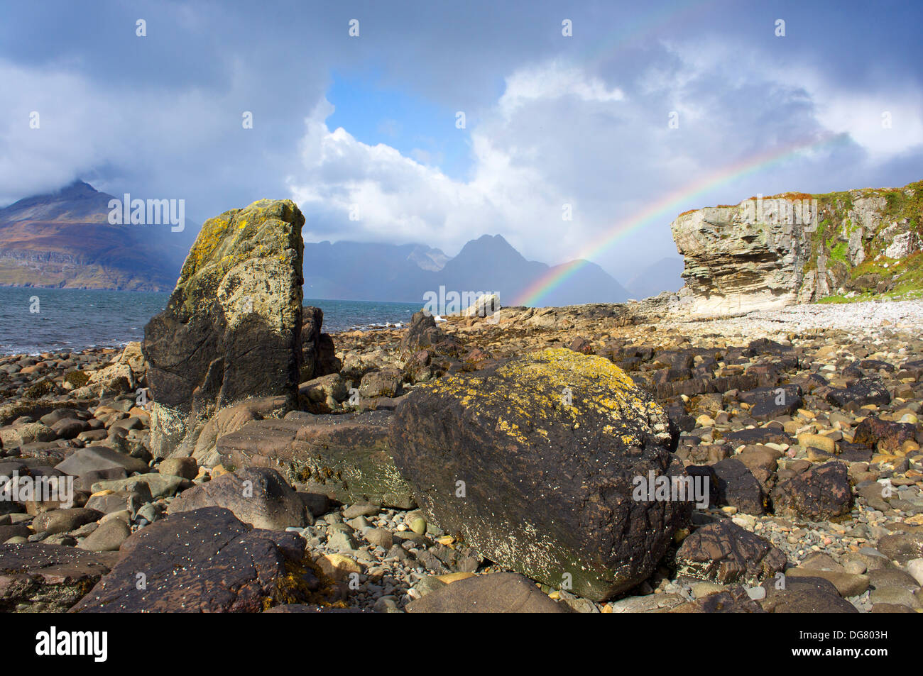 Sgur Na Stri, schwarz Cullins betrachtet über Loch Scavaig, Elgol auf der Isle Of Skye. Stockfoto