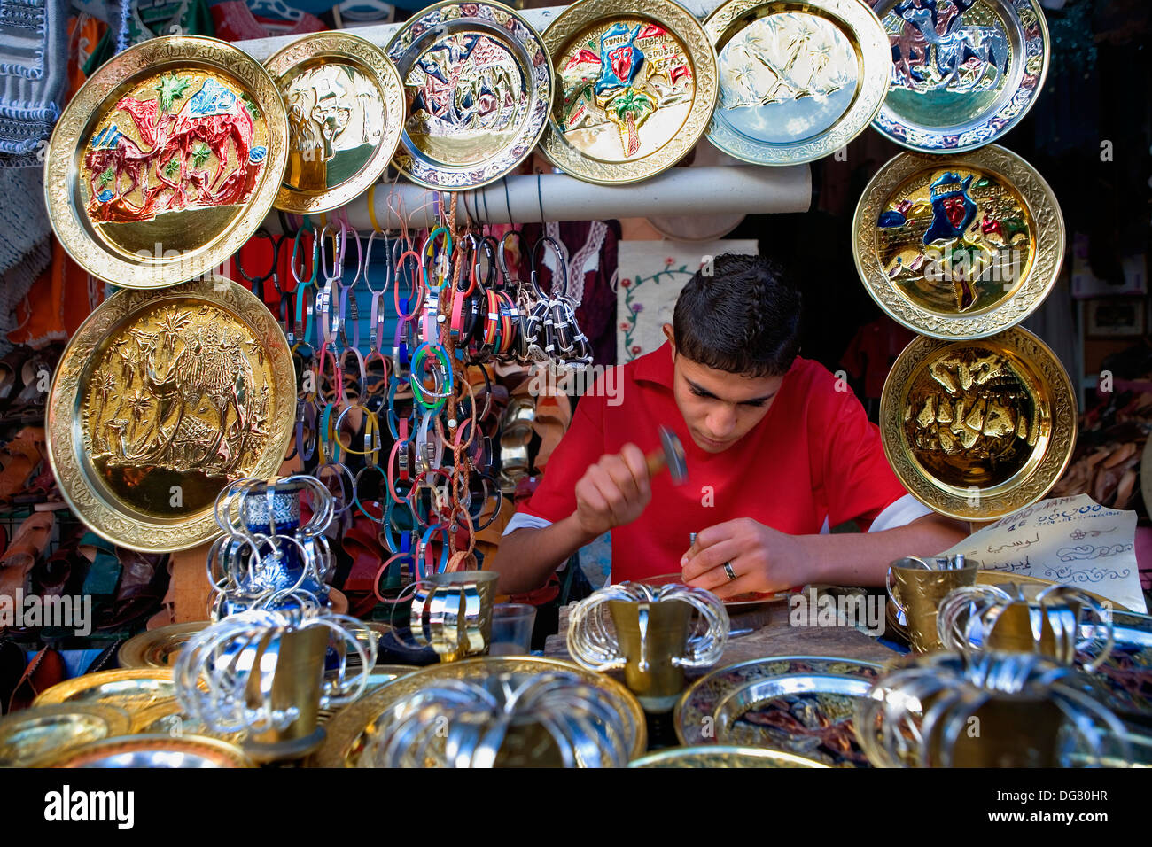 Tunez: Sousse.Medina.Souk.craftsman aus Messing Stockfoto