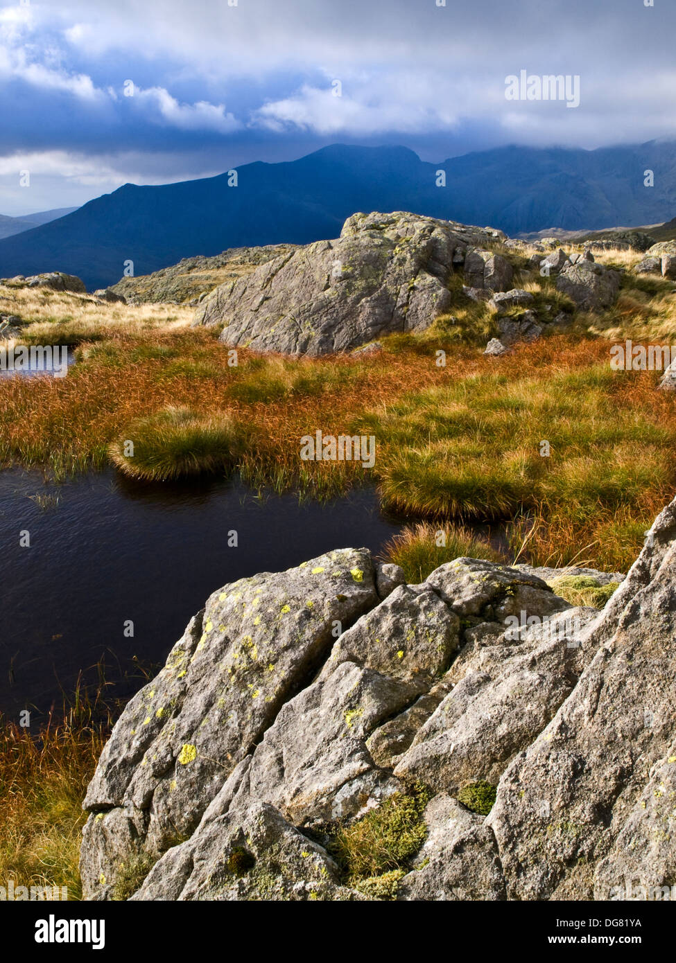 Die Scafell-Gruppe aus Crinkle Crags im Lake District Stockfoto