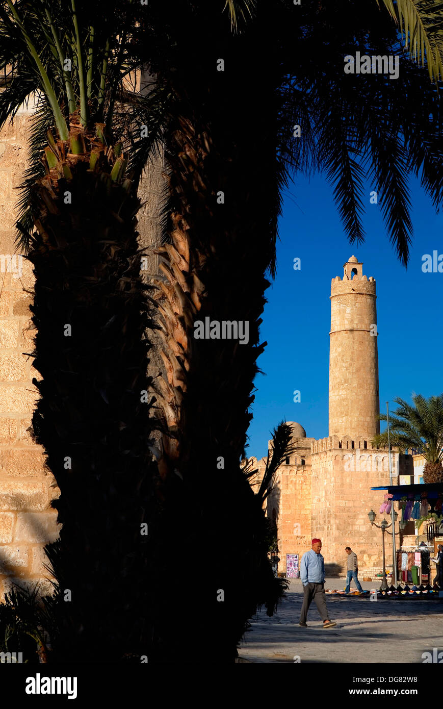 Tunez: Sousse. Medina. Rue el-Aghalba, im Hintergrund die Ribat Turm Stockfoto
