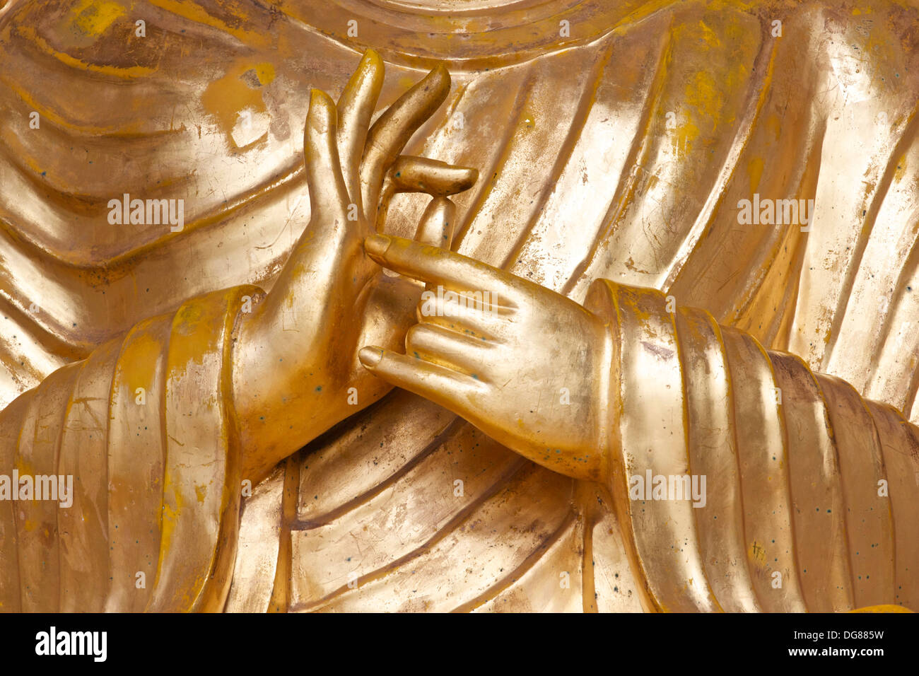 Close-up Gold bedeckt Hände des Buddha Battersea Park Peace Pagoda London England Europa Stockfoto Close-up Gold bedeckt Hände des Buddha Battersea Park Peace Pagoda London England Europa Stockfoto