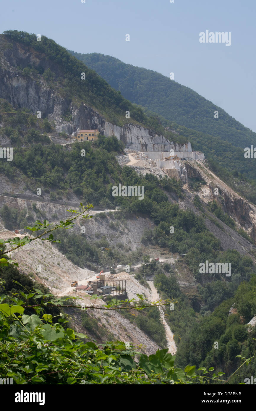 Marmor-Steinbruch Zufahrtsstraße Colonnata, Toskana, Italien Stockfoto