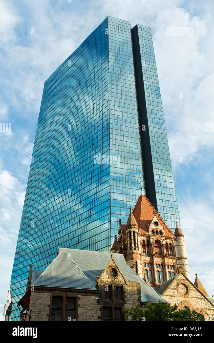 200 Clarenton, früher als Hancock Tower und die Trinity Church, Copley Square, Boston, Massachusetts, USA, bekannt Stockfoto