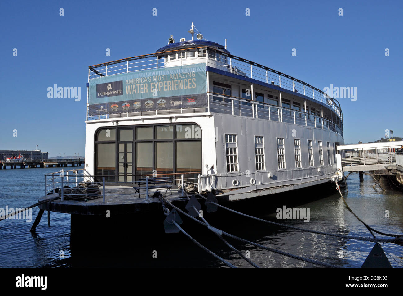 Fähre Santa Rosa angedockt in San Francisco Stockfoto