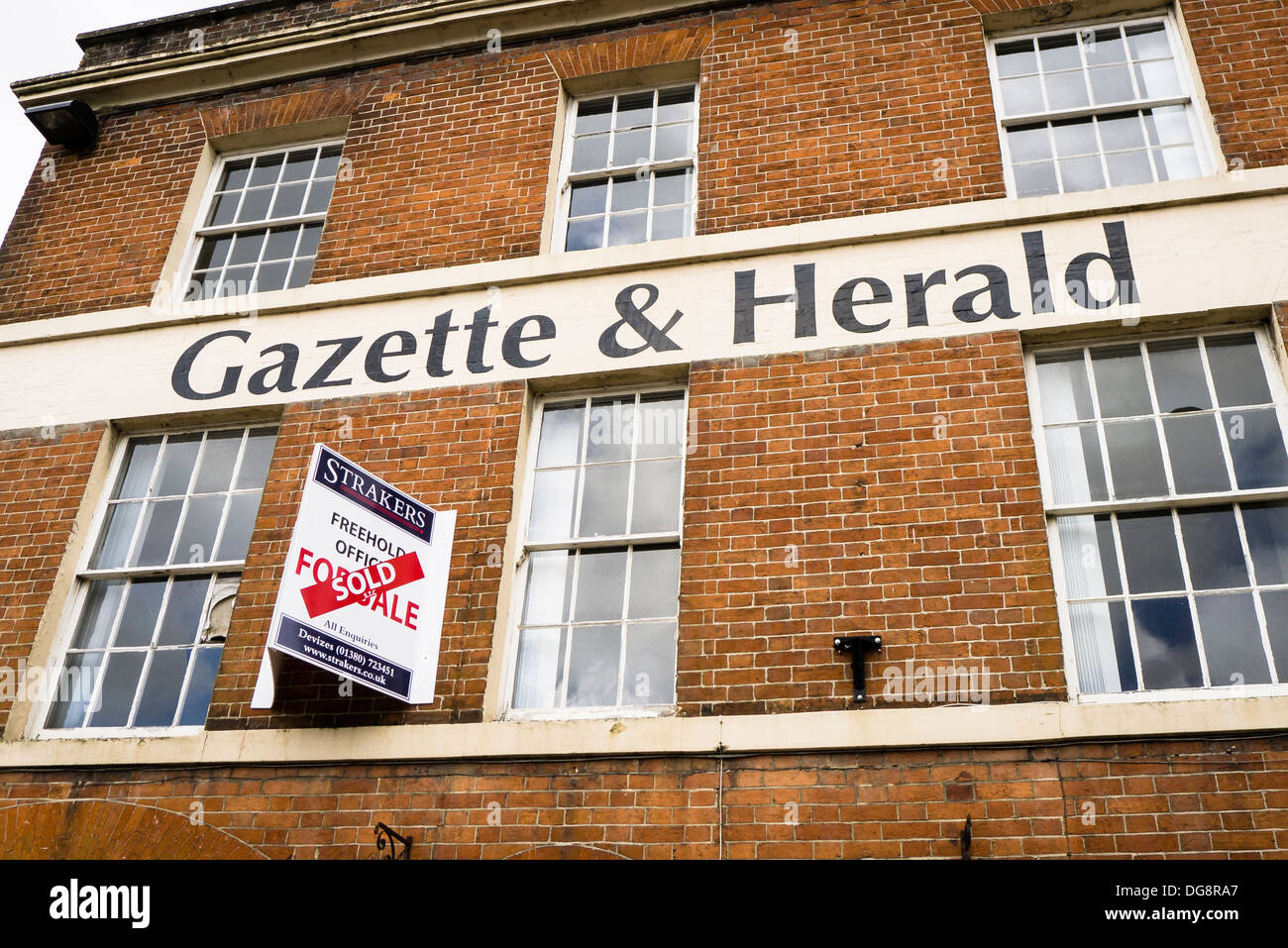 Ehemaligen Büros der Regionalzeitung Gazette und Herold verkauft in Devizes UK Stockfoto