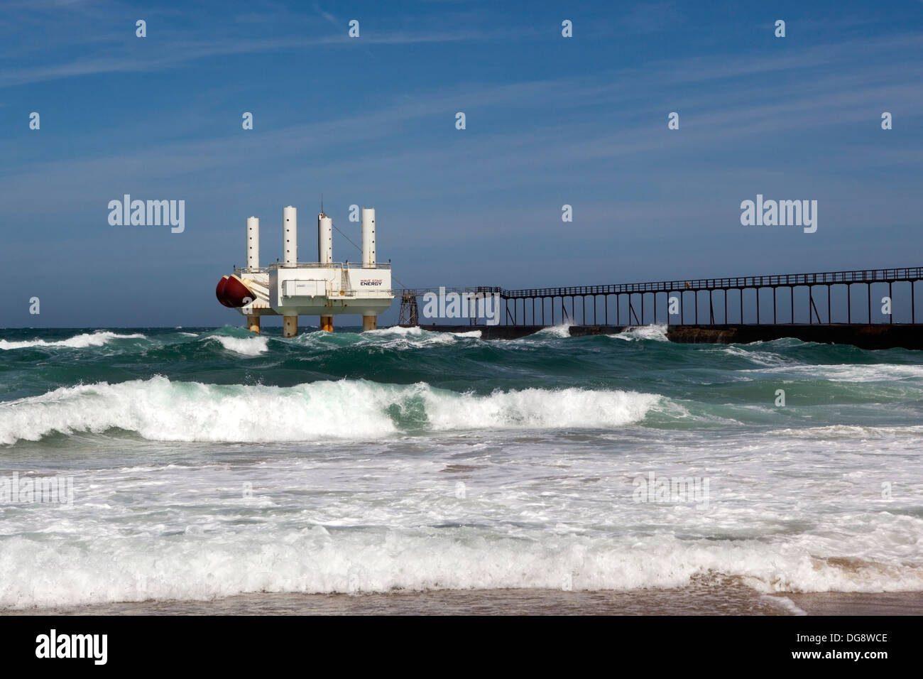 "Wavestar' - Energie Wellenmaschine an der Küste von Hanstholm. Dänemark. Stockfoto