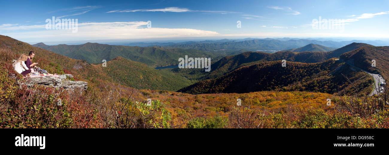 Zusammengesetzte Panoramabild von Craggy Pinnacle Trail - Blue Ridge Parkway - in der Nähe von Asheville, North Carolina USA Stockfoto