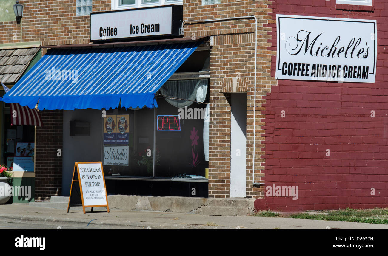 Michelles Eis und Café ist ein beliebter Shop in Fulton Illinois, einer Stadt auf dem Lincoln Highway. Stockfoto