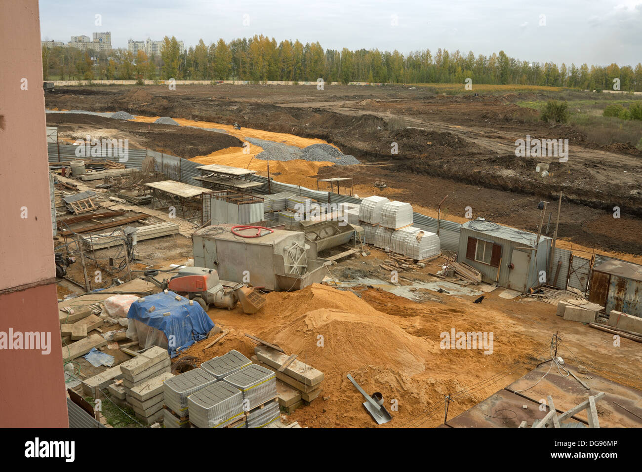 Lipetsk, Bau, Beton, Bau, Gehsteig, grau, Industrie, Bordstein, Straße, Zement, Ausrüstung, Materialien, Mixer, sand Stockfoto