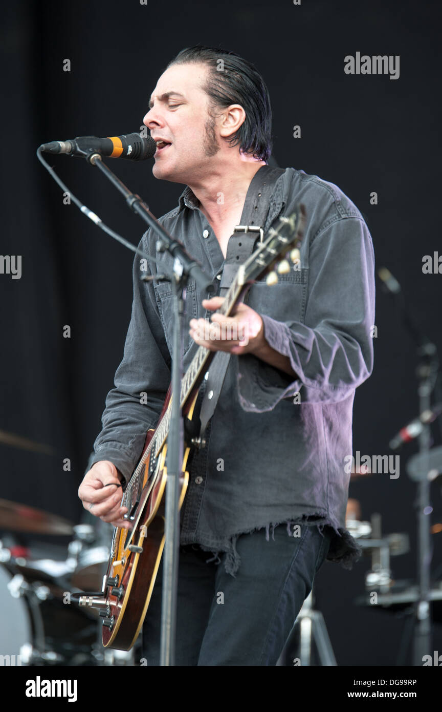 Peter Hayes der amerikanischen Rock-Band Black Rebel Motorcycle Club führt am Zürich Openair Festival 2013. Stockfoto