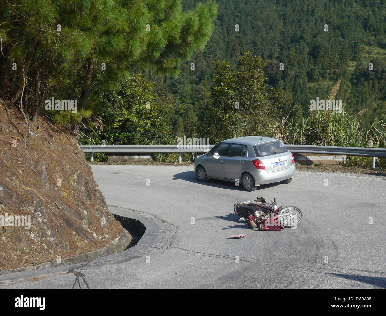China, Provinz Guangxi, Guilin, ein Verkehrsunfall auf einer kurvigen Bergstraße Stockfoto