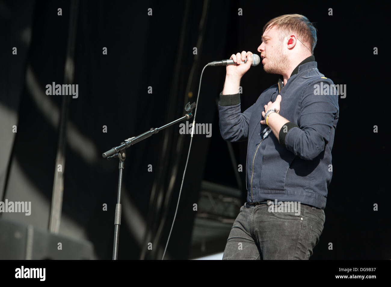 Jonathan Higgs der britischen alternative-Pop/Rock-band alles alles erklingt in Zürich Openair 2013. Stockfoto