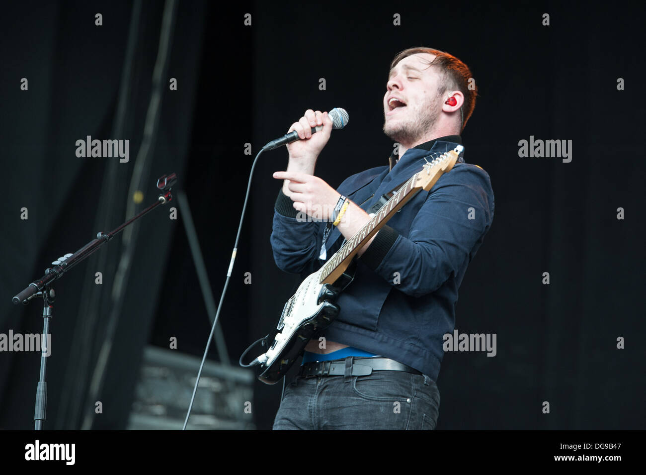 Jonathan Higgs der britischen alternative-Pop/Rock-band alles alles erklingt in Zürich Openair 2013. Stockfoto