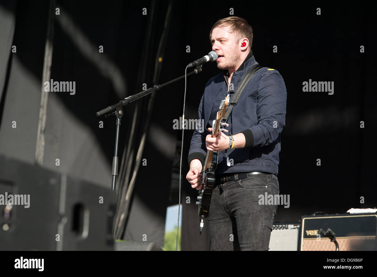 Jonathan Higgs der britischen alternative-Pop/Rock-band alles alles erklingt in Zürich Openair 2013. Stockfoto