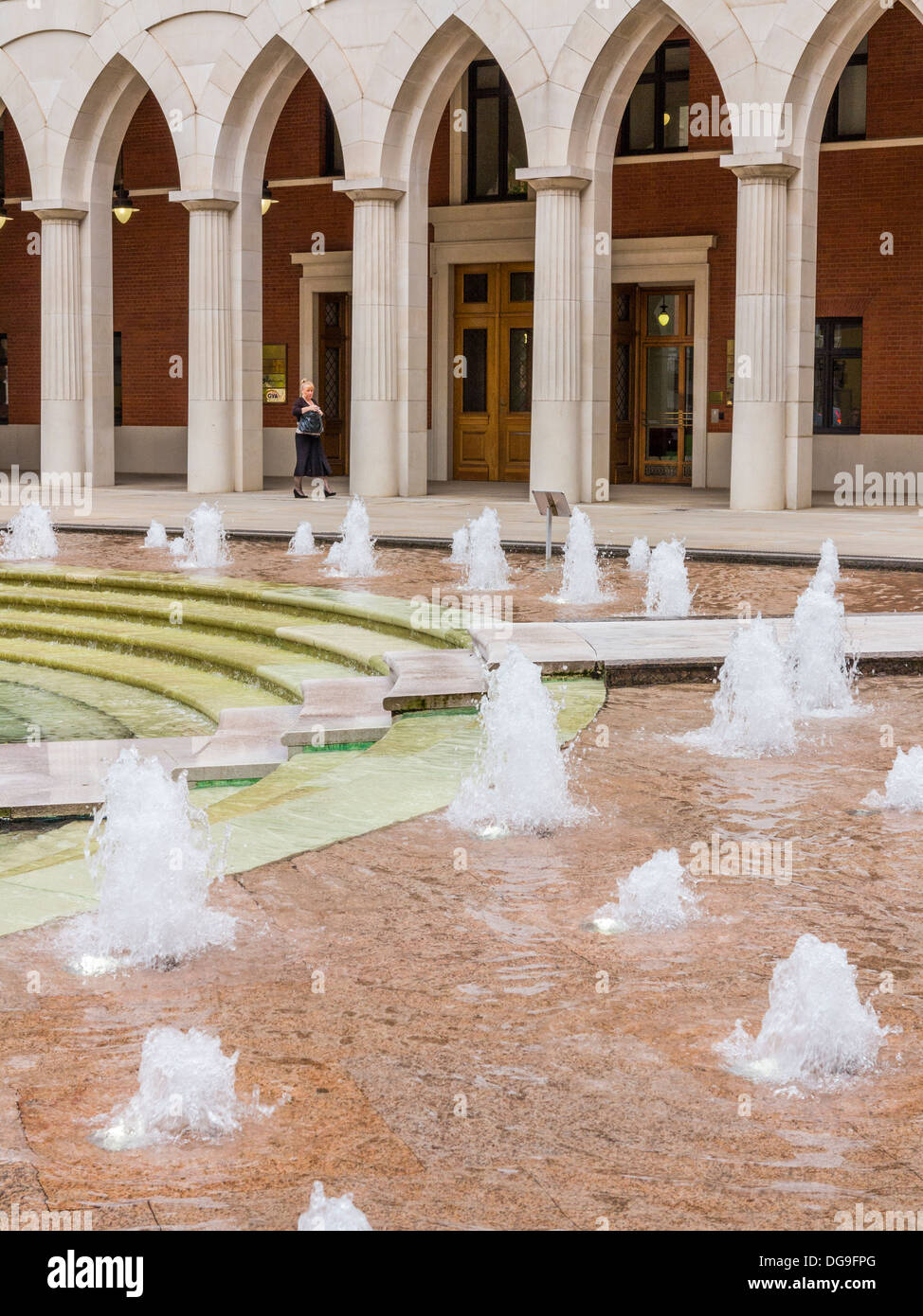 Brunnen und Italianate Architektur in Brindley Place, Birmingham, Midlands, England Stockfoto