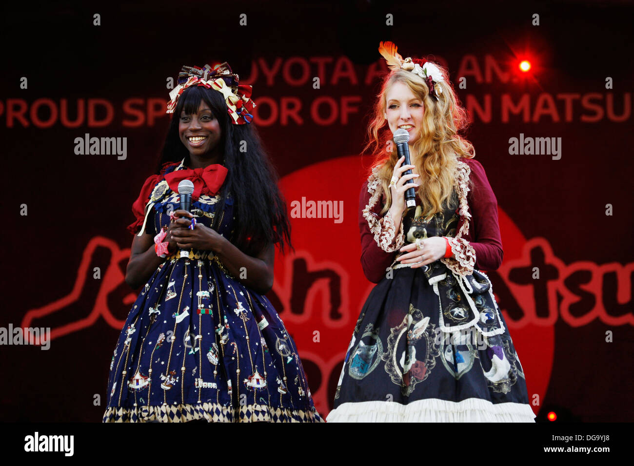 London, UK - 5. Oktober 2013: Teilnehmer, Lolita-Mode-Team von der Tea-Party-Club in 2013 London japanische Matsuri (fest) Stockfoto