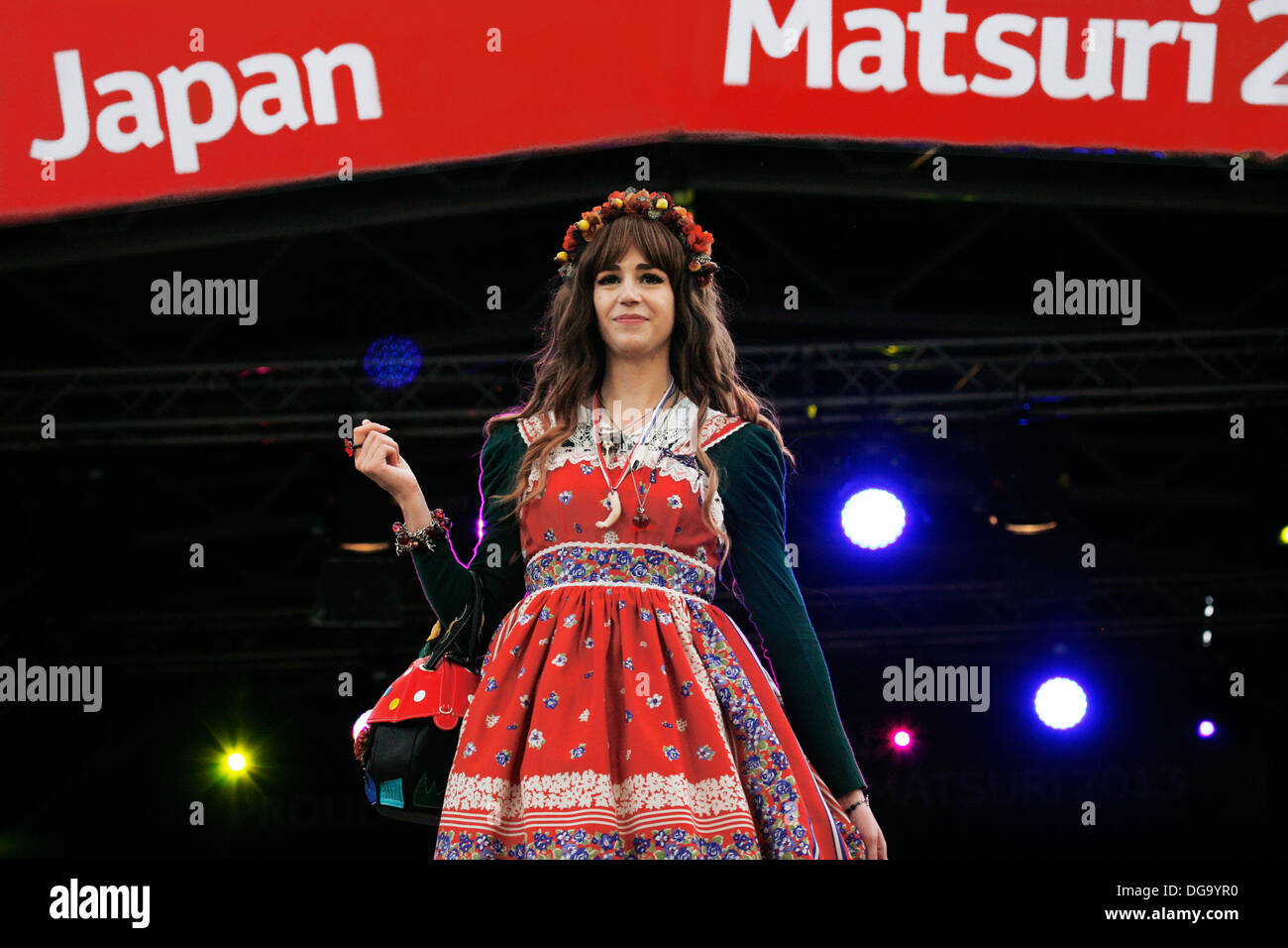 London, UK - 5. Oktober 2013: Teilnehmer, Lolita-Mode-Team von der Tea-Party-Club in 2013 London japanische Matsuri (fest) Stockfoto