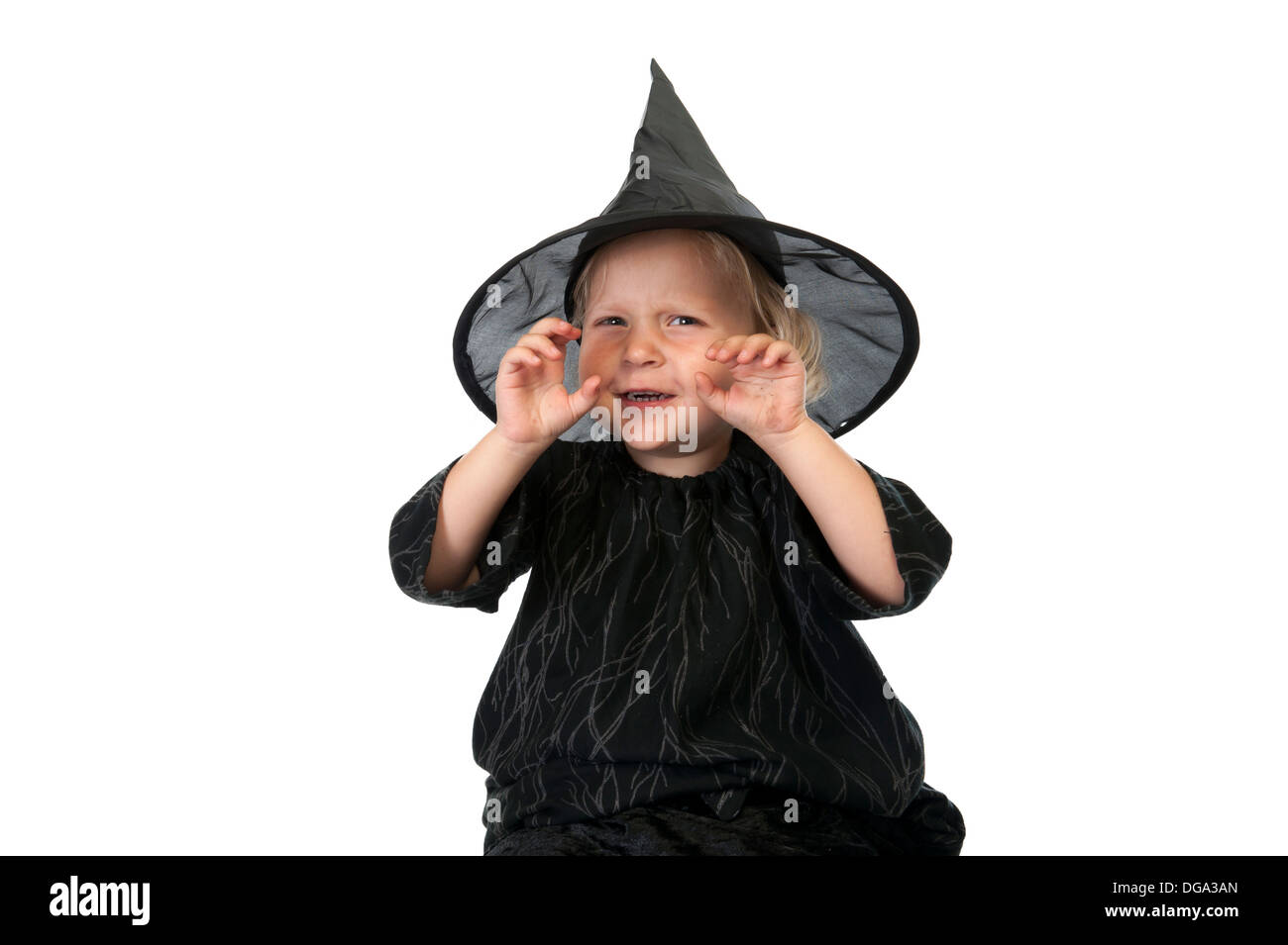 kleine Halloween-Hexe, isoliert auf weißem Hintergrund Stockfoto