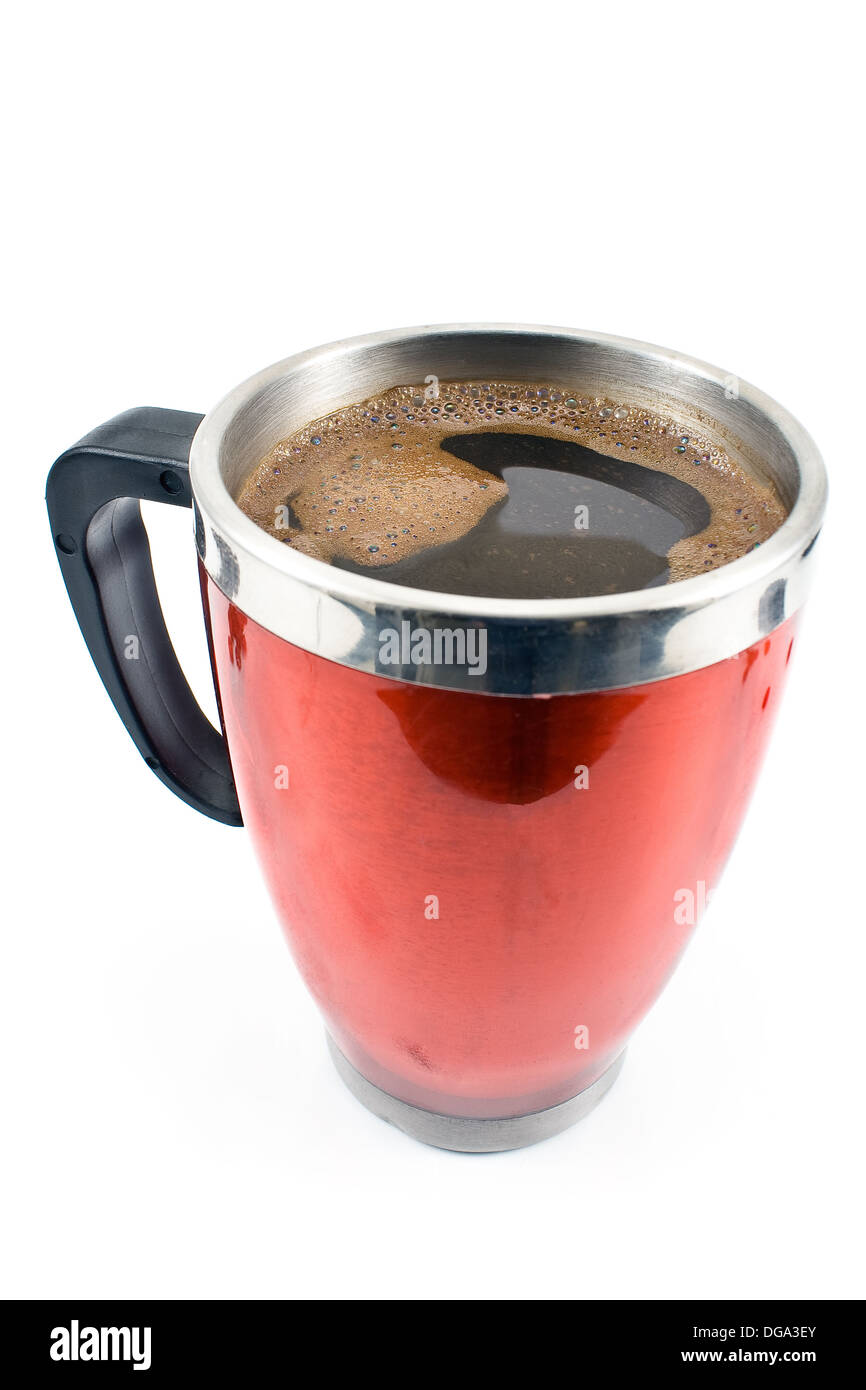Roten Thermos Tasse mit Kaffee trinken, isoliert auf weiss Stockfoto